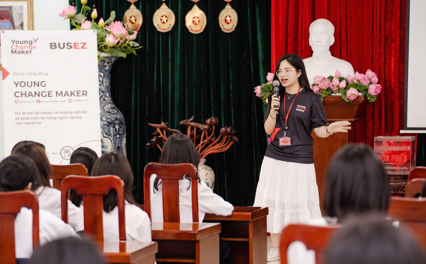 Young change maker là dự án chuyên về hướng nghiệp cho học sinh cấp 3 của sinh viên VinUni. Young change maker là dự án chuyên về hướng nghiệp cho học sinh cấp 3 của sinh viên VinUni.