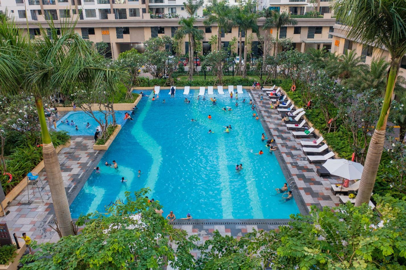 Akari City giai đoạn 1 với hơn 1.800 căn hộ đã được bàn giao cho cư dân vào sinh sống. Akari City giai đoạn 1 với hơn 1.800 căn hộ đã được bàn giao cho cư dân vào sinh sống.