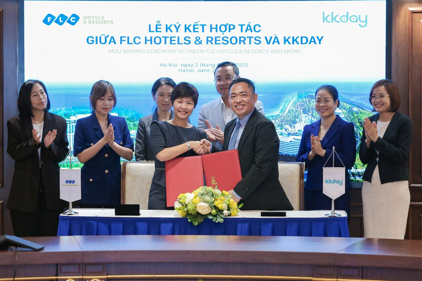 Đại diện FLC Hotels & Resorts và KKDay ký kết hợp tác chiến lược, sẵn sàng tung các combo trọn gói cho du khách nội địa và quốc tế. Đại diện FLC Hotels & Resorts và KKDay ký kết hợp tác chiến lược, sẵn sàng tung các combo trọn gói cho du khách nội địa và quốc tế.