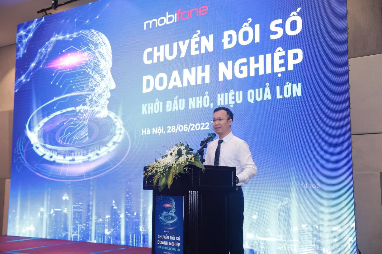 Ông Nguyễn Đức Quỳnh – Phó Giám đốc Trung tâm Công nghệ thông tin MobiFone phát biểu khai mạc tại chương trình Ông Nguyễn Đức Quỳnh – Phó Giám đốc Trung tâm Công nghệ thông tin MobiFone phát biểu khai mạc tại chương trình