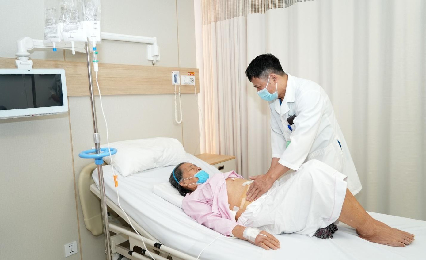 Cụ bà Bùi Thị Ven – 84 tuổi nhập viện Bệnh viện Hồng Ngọc