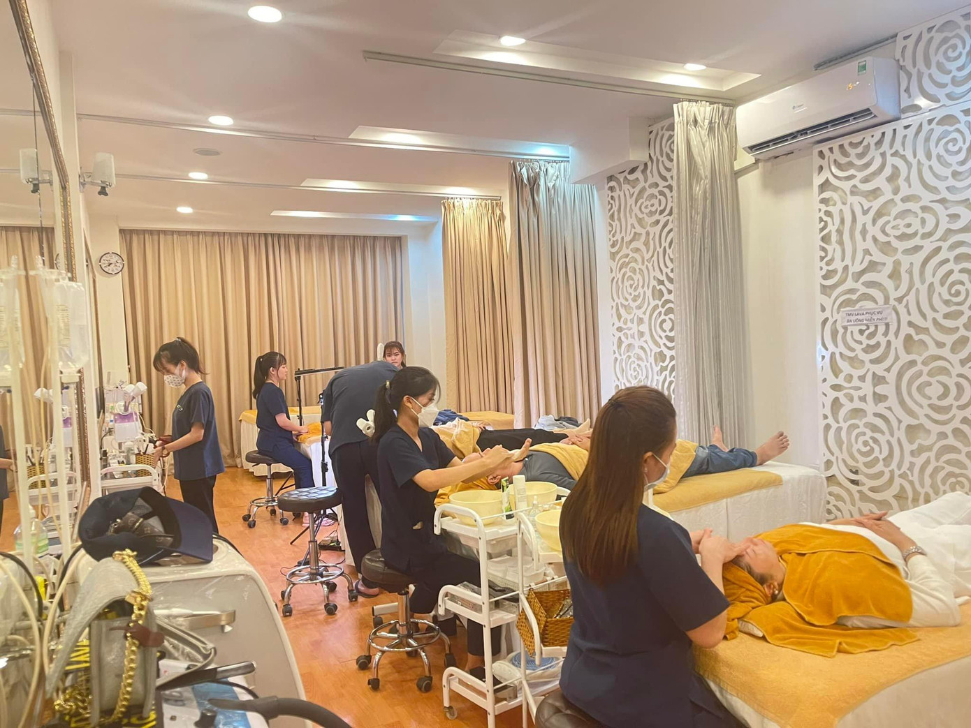 Sự hài lòng của khách hàng chính là minh chứng cho chất lượng dịch vụ của thương hiệu.