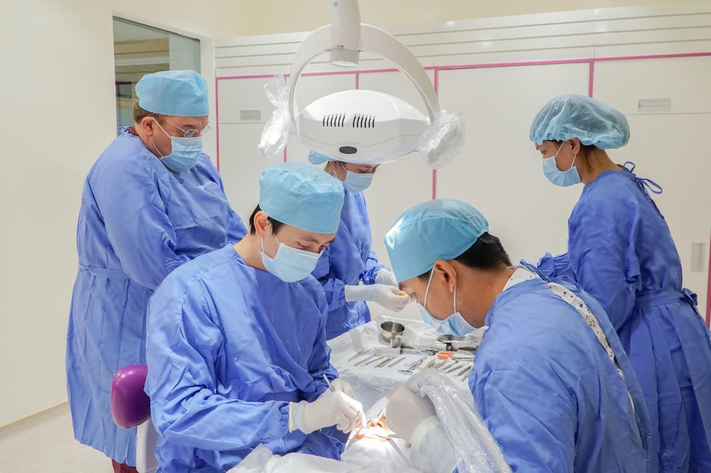 TS.BS Lâm điều trị phòng phẫu thuật TS.BS Lâm điều trị phòng phẫu thuật