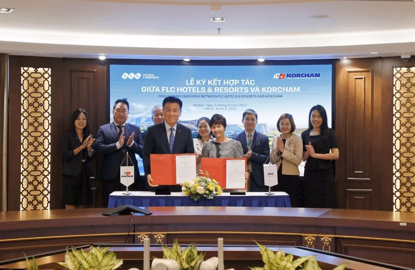 Lãnh đạo FLC Hotels & Resorts và Đại diện Hiệp hội doanh nghiệp Hàn Quốc tại Việt Nam (Korcham) ký kết thỏa thuận hợp tác Lãnh đạo FLC Hotels & Resorts và Đại diện Hiệp hội doanh nghiệp Hàn Quốc tại Việt Nam (Korcham) ký kết thỏa thuận hợp tác