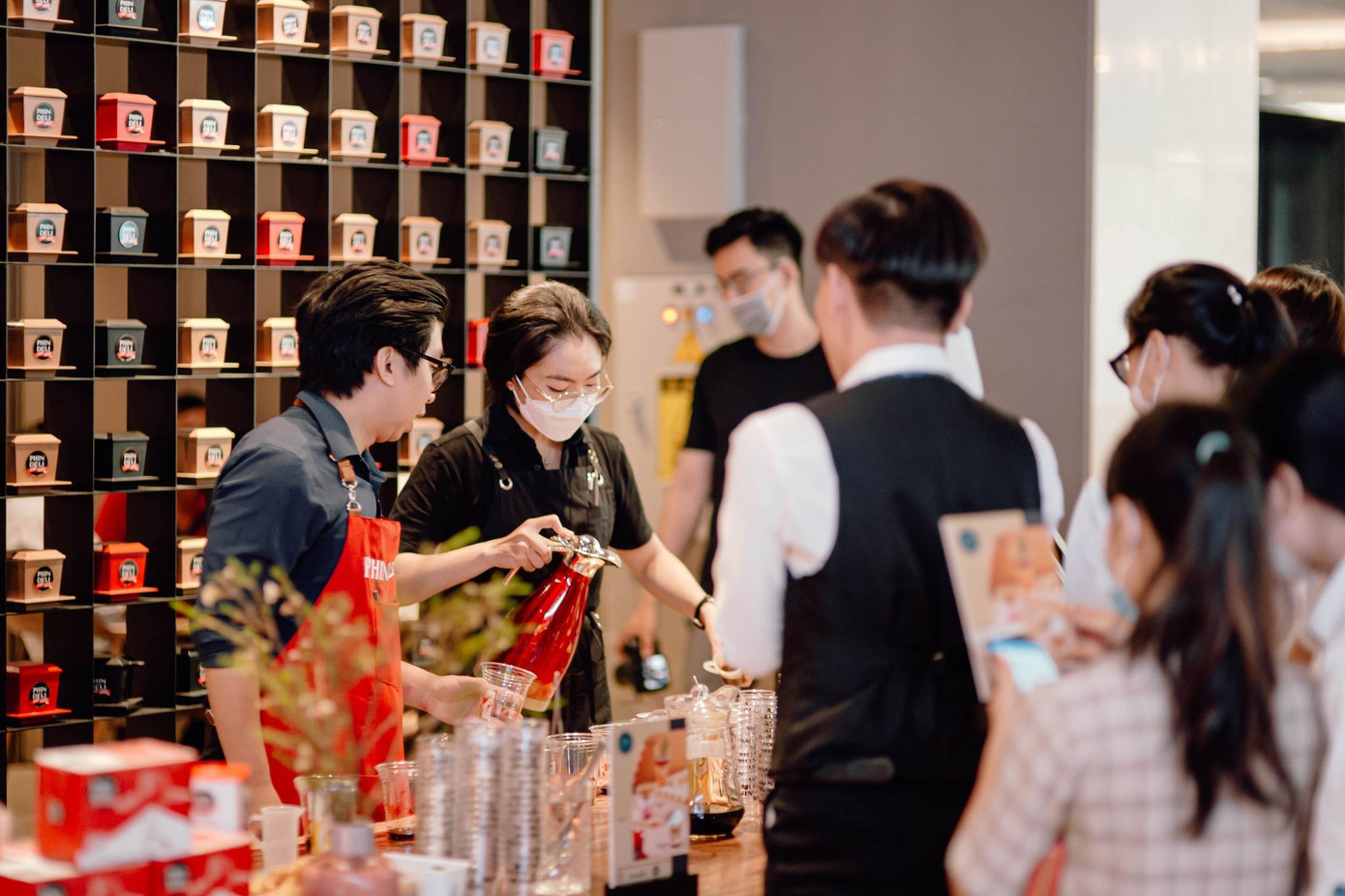 PhinDeli hướng đến mục tiêu trở thành sản phẩm không thể thiếu trong cuộc sống hàng ngày của thế hệ người Việt Nam hiện đại. PhinDeli hướng đến mục tiêu trở thành sản phẩm không thể thiếu trong cuộc sống hàng ngày của thế hệ người Việt Nam hiện đại.