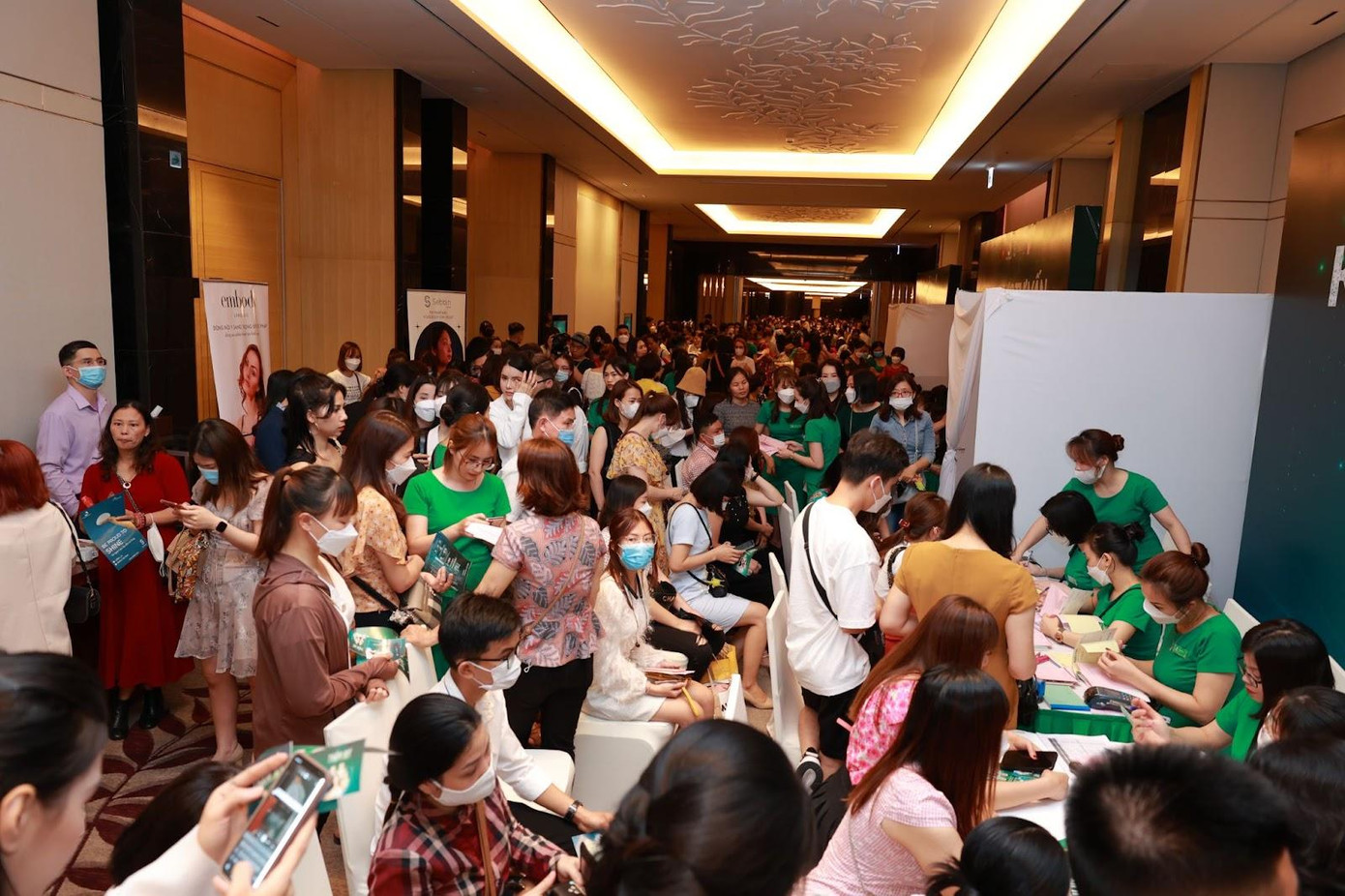 Đại tiệc thẩm mỹ đã thu hút hàng nghìn khách hàng đến tham gia