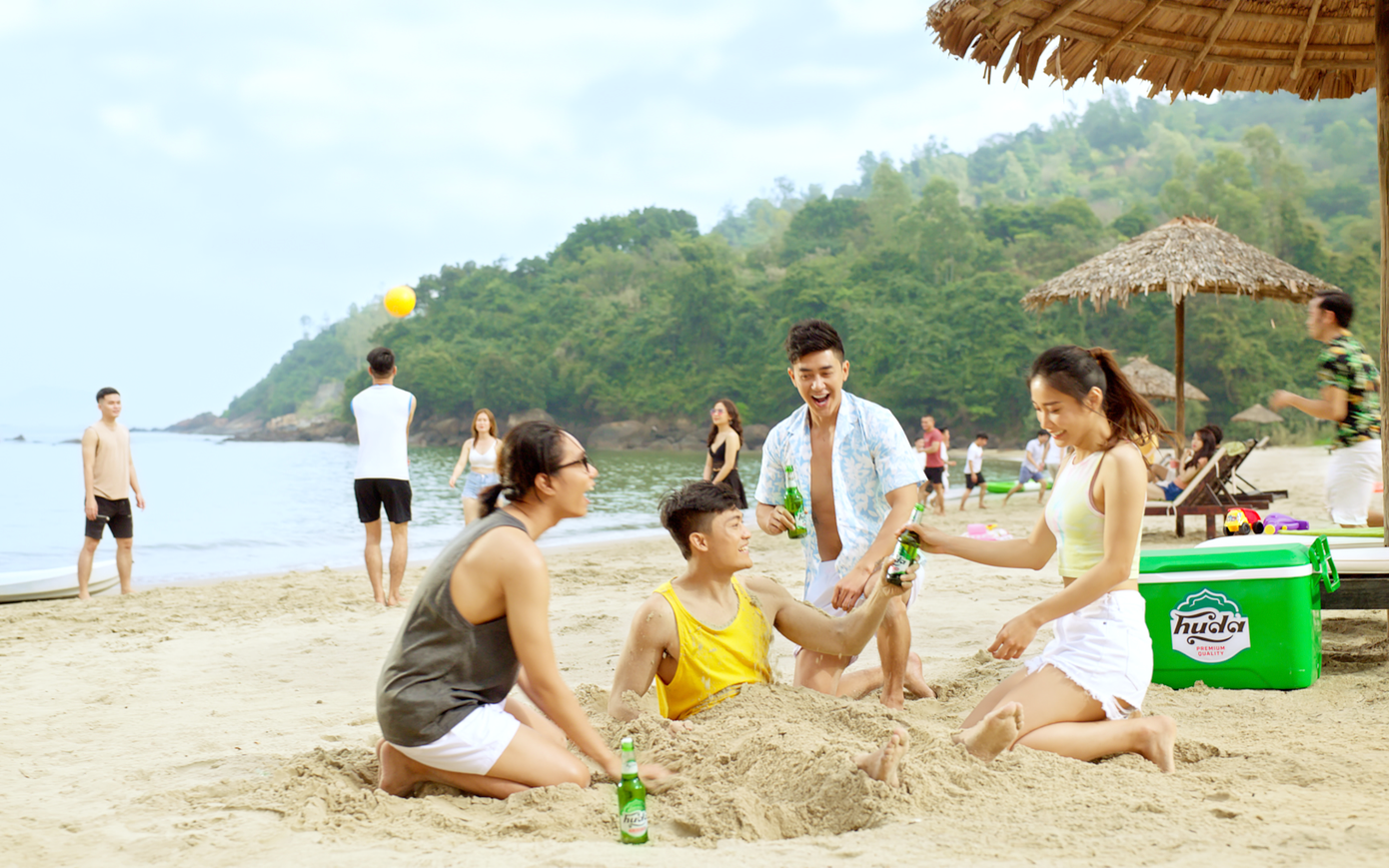 Các bạn trẻ miền Trung hào hứng đón hè cùng vị bia Huda Các bạn trẻ miền Trung hào hứng đón hè cùng vị bia Huda