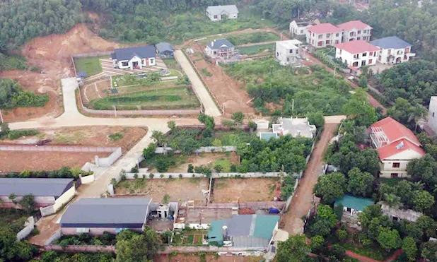 Hàng loạt công trình, biệt thự xây dựng trái phép trên đất được giao cho Công ty TNHH Kim Long quản lý.