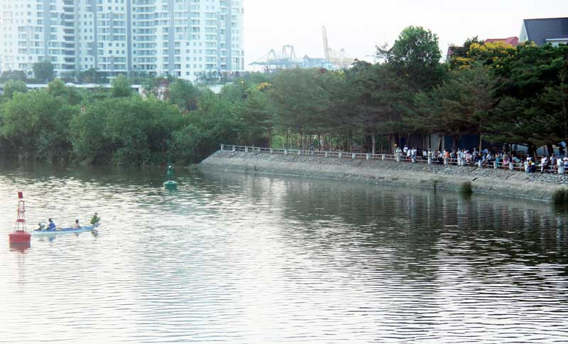 Lực lượng cứu hộ đang tích cực tìm kiếm