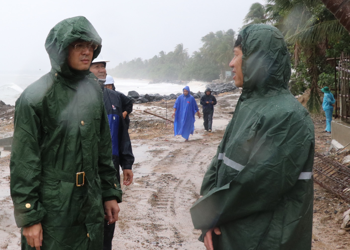 Phú Yên kiên quyết sơ tán dân an toàn trước khi bão số 6 đổ bộ ảnh 1