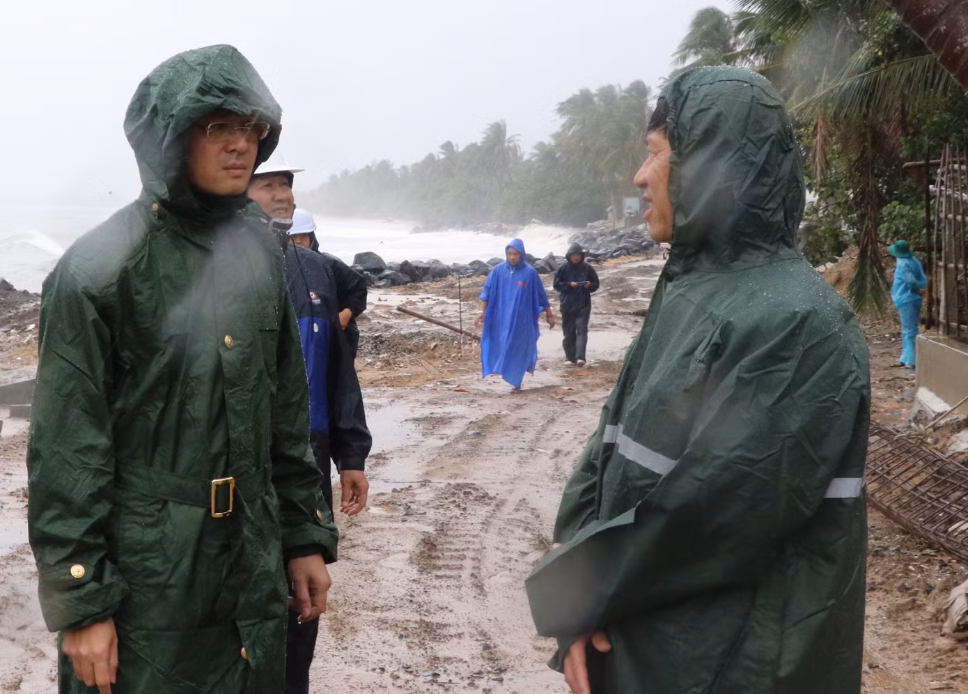 Phú Yên kiên quyết sơ tán dân an toàn trước khi bão số 6 đổ bộ ảnh 1