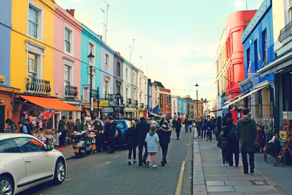 London đẹp như một bức tranh Tháp London qua mọi góc nhìn Dòng sông Thames yên bình London Eye - một trong những biểu tượng của London Big Ben trứ danh Cây cầu Golden Jubilee. Từ đây có thể dễ dàng thấy đc cả 2 biểu tượng của London là London Eye và Big Ben. Cây cầu Southpark lung linh trong ánh điện Cây cầu Westminster nổi tiếng Chiều tàn cuối đông Richmond Một góc nhỏ của Portobello London ấm áp sắc xuân với màu hồng tươi của hoa đào nở Sự bình yên bao trùm lên London khi màn đêm buông xuống Bắt gặp người nghệ sĩ đang say sưa với những giai điệu nhạc vào một chiều cuối đông.