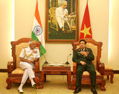 Đại tướng Phùng Quang Thanh tiếp Đô đốc Devendra Kumar Joski