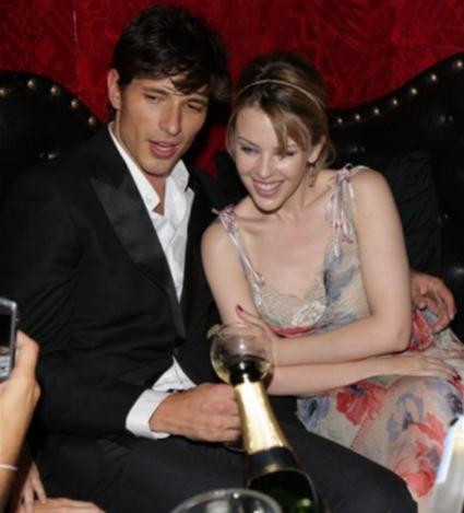 Kylie Minogue và bạn trai – siêu mẫu người Tây Ban Nha Andres Velencoso