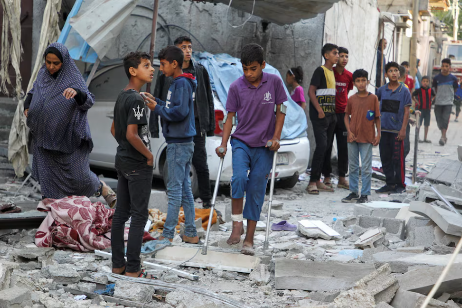 Hàng ngàn phụ nữ và trẻ em ở Dải Gaza thiệt mạng trong các cuộc tấn công của Israel vào Dải Gaza. (Ảnh: Reuters)