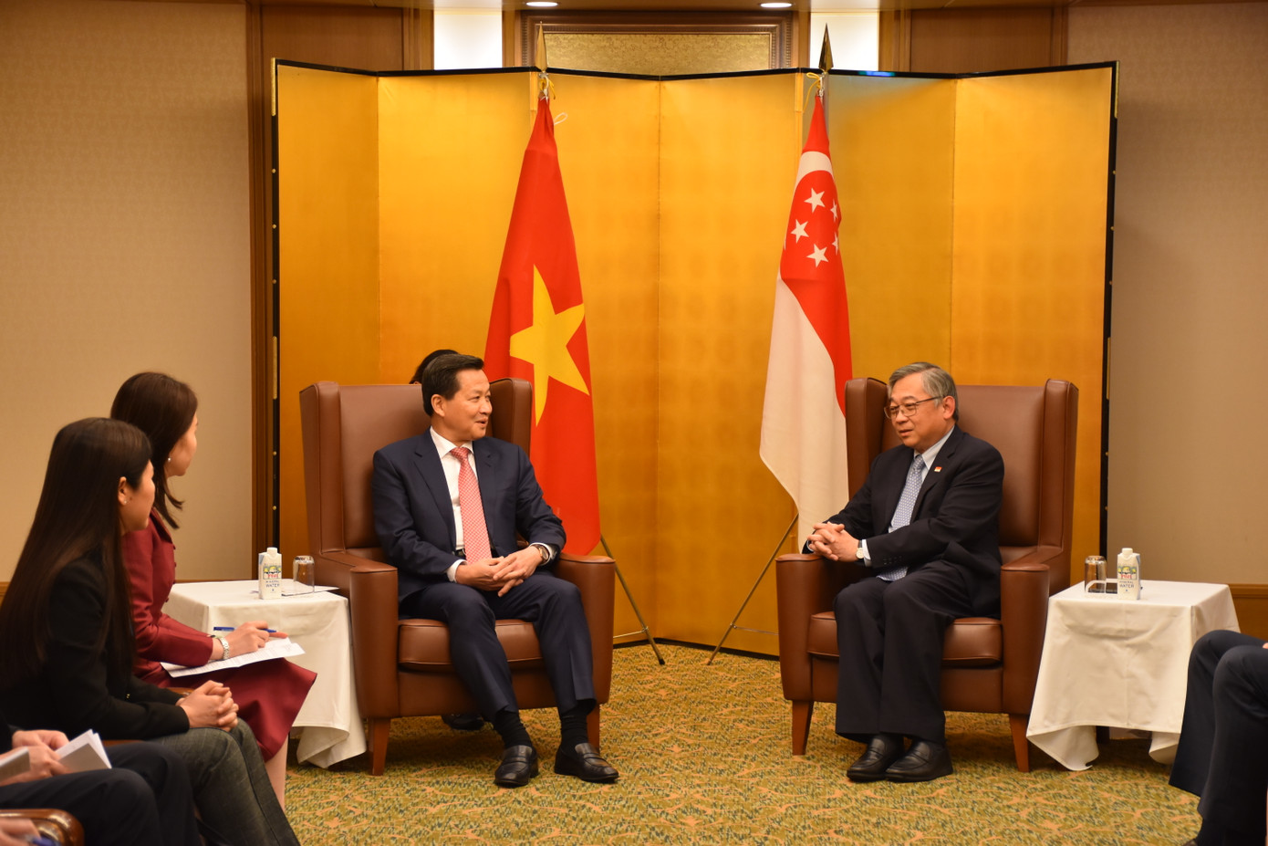 Phó Thủ tướng Lê Minh Khái trong cuộc gặp Phó Thủ tướng Singapore Gan Kim Yong ngày 23/5. (Ảnh: Mofa) Phó Thủ tướng Lê Minh Khái trong cuộc gặp Phó Thủ tướng Singapore Gan Kim Yong ngày 23/5. (Ảnh: Mofa)