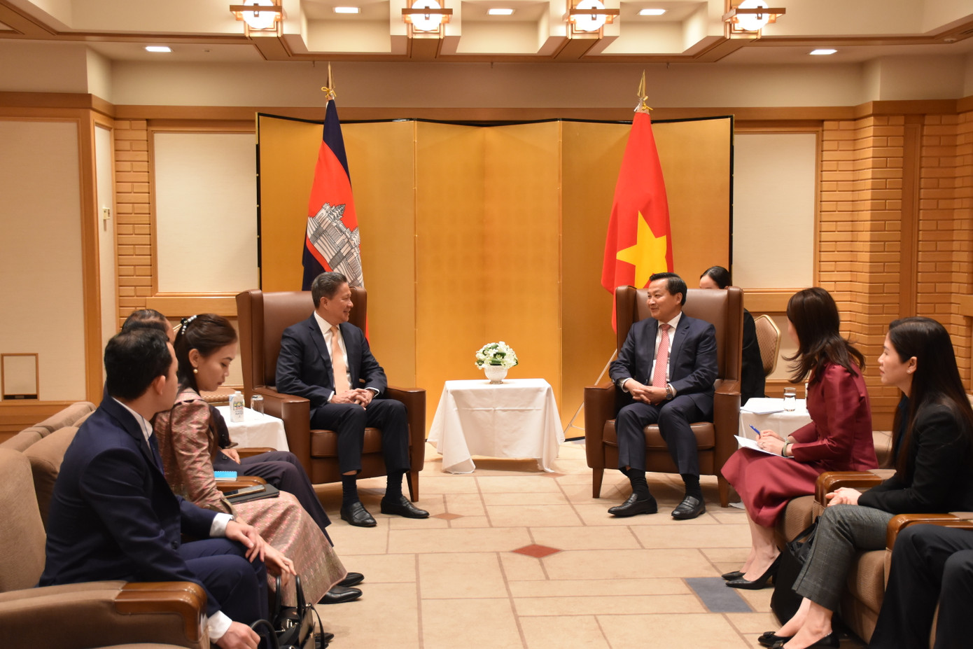 Phó Thủ tướng Lê Minh Khái trong cuộc gặp Phó Thủ tướng Campuchia Sun Chanthol tại Nhật Bản ngày 23/5. (Ảnh: Mofa) Phó Thủ tướng Lê Minh Khái trong cuộc gặp Phó Thủ tướng Campuchia Sun Chanthol tại Nhật Bản ngày 23/5. (Ảnh: Mofa)