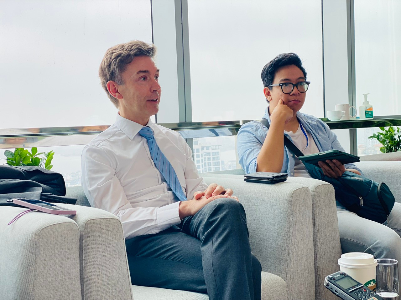 Đại sứ EU tại Việt Nam Julien Guerrier trong cuộc gặp các phóng viên ngày 3/5. (Ảnh: Thu Loan) Đại sứ EU tại Việt Nam Julien Guerrier trong cuộc gặp các phóng viên ngày 3/5. (Ảnh: Thu Loan)