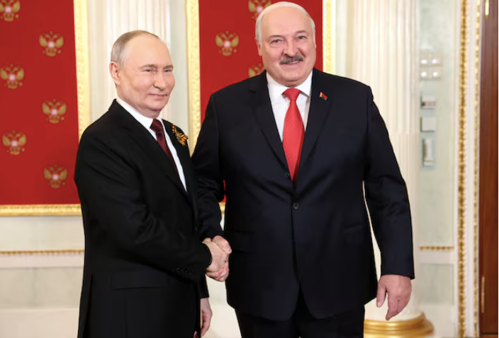 Tổng thống Nga Vladimir Putin và người đồng cấp Belarus Alexander Lukashenko. (Ảnh: Sputnik) Tổng thống Nga Vladimir Putin và người đồng cấp Belarus Alexander Lukashenko. (Ảnh: Sputnik)