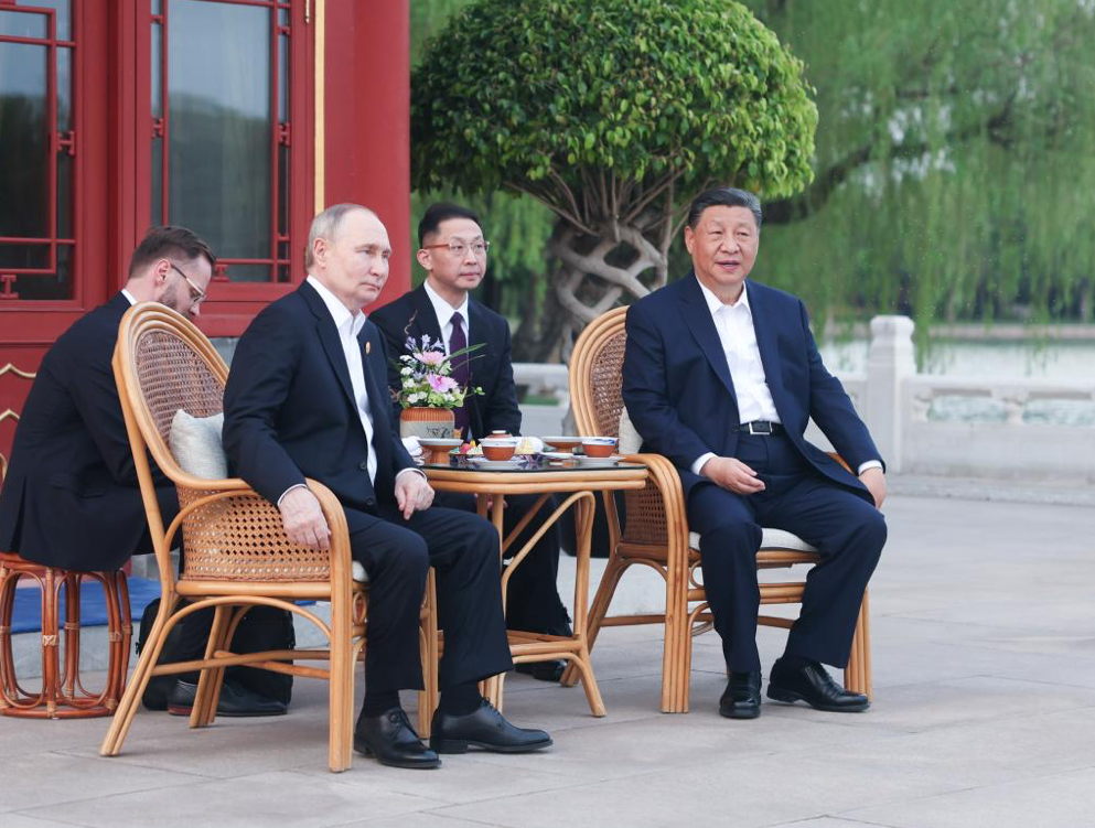 Hai nhà lãnh đạo thưởng trà ở Trung Nam Hải, ngày 16/5. (Ảnh: Xinhua) Hai nhà lãnh đạo thưởng trà ở Trung Nam Hải, ngày 16/5. (Ảnh: Xinhua)