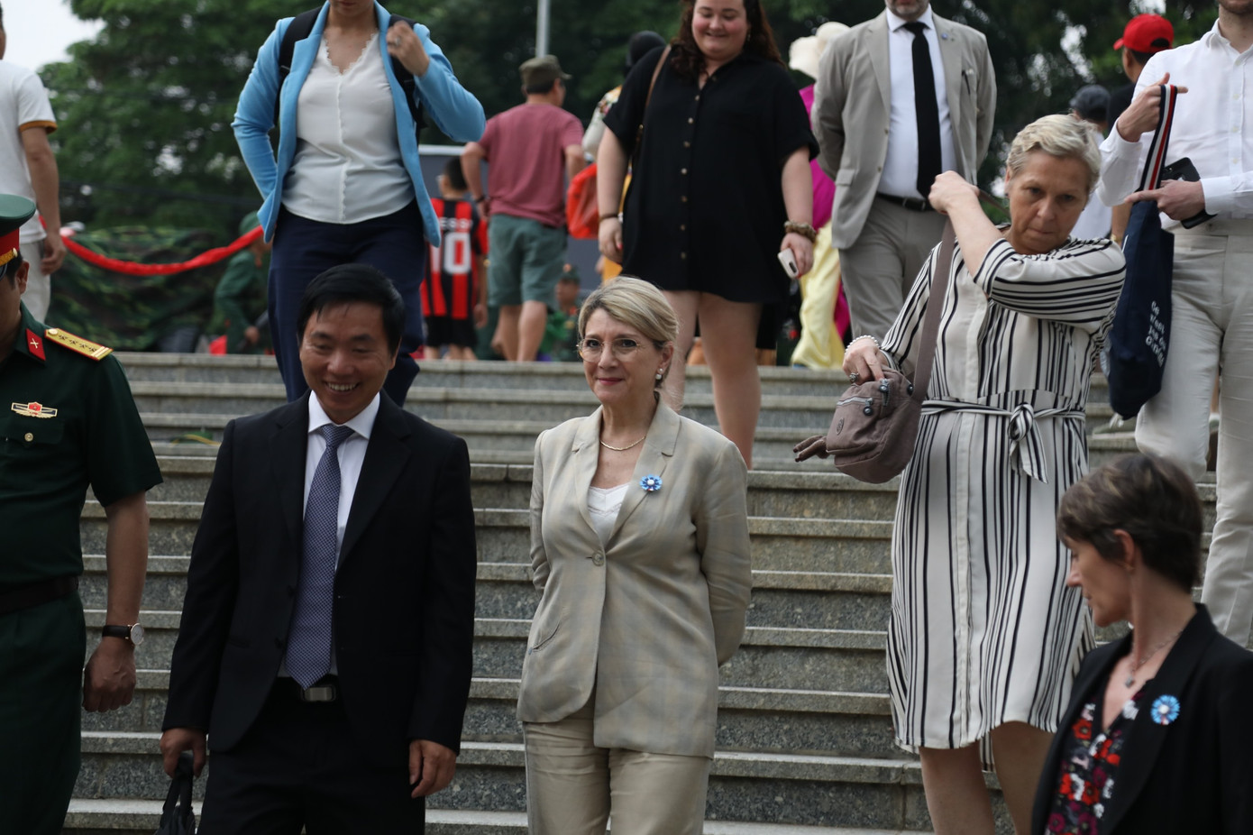 Bà Patricia Miralles, Quốc vụ khanh bên cạnh Bộ trưởng Bộ Quân đội Pháp, trong chuyến thăm Điện Biên Phủ. (Ảnh: ĐTĐ) Bà Patricia Miralles, Quốc vụ khanh bên cạnh Bộ trưởng Bộ Quân đội Pháp, trong chuyến thăm Điện Biên Phủ. (Ảnh: ĐTĐ)