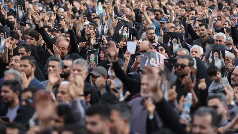 Đông đảo người Iran tập trung để tưởng nhớ Tổng thống Ibrahim Raisi, ngày 20/5. (Ảnh: Reuters)