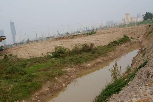 Hồ chứa nước giữa đại lộ