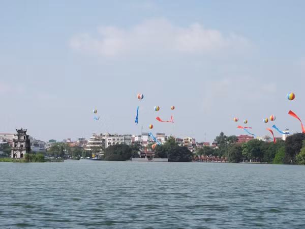 Hồ Gươm chiều 10 - 10. Ảnh: Lãng Phong