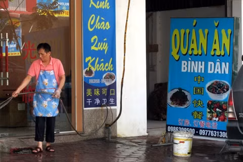 Không ít chủ nhân của những quán ăn này là người Trung Quốc