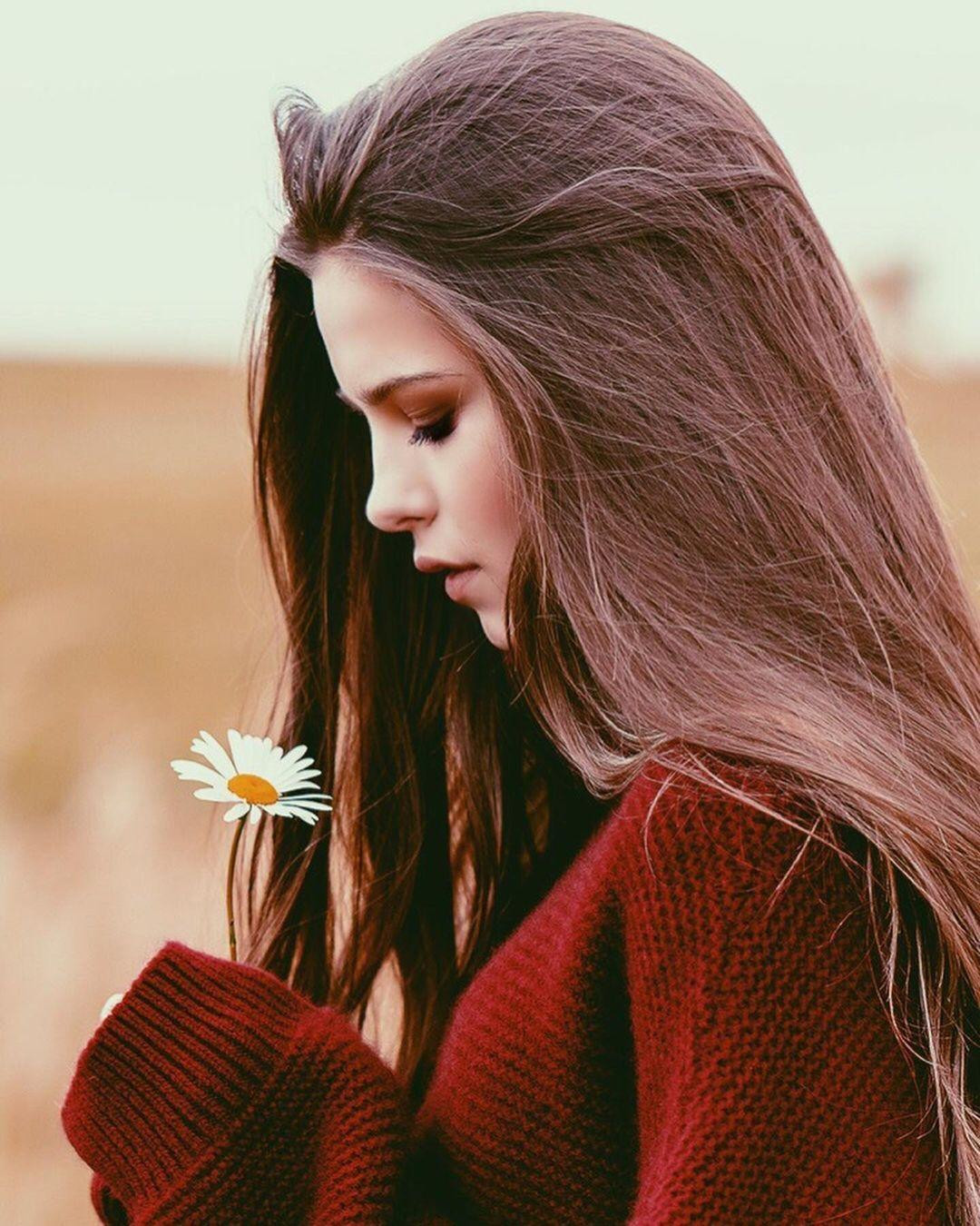 Anastasia Almyasheva là một người mẫu chuyên nghiệp và sinh viên chuyên ngành báo chí. Anastasia Almyasheva là một người mẫu chuyên nghiệp và sinh viên chuyên ngành báo chí.