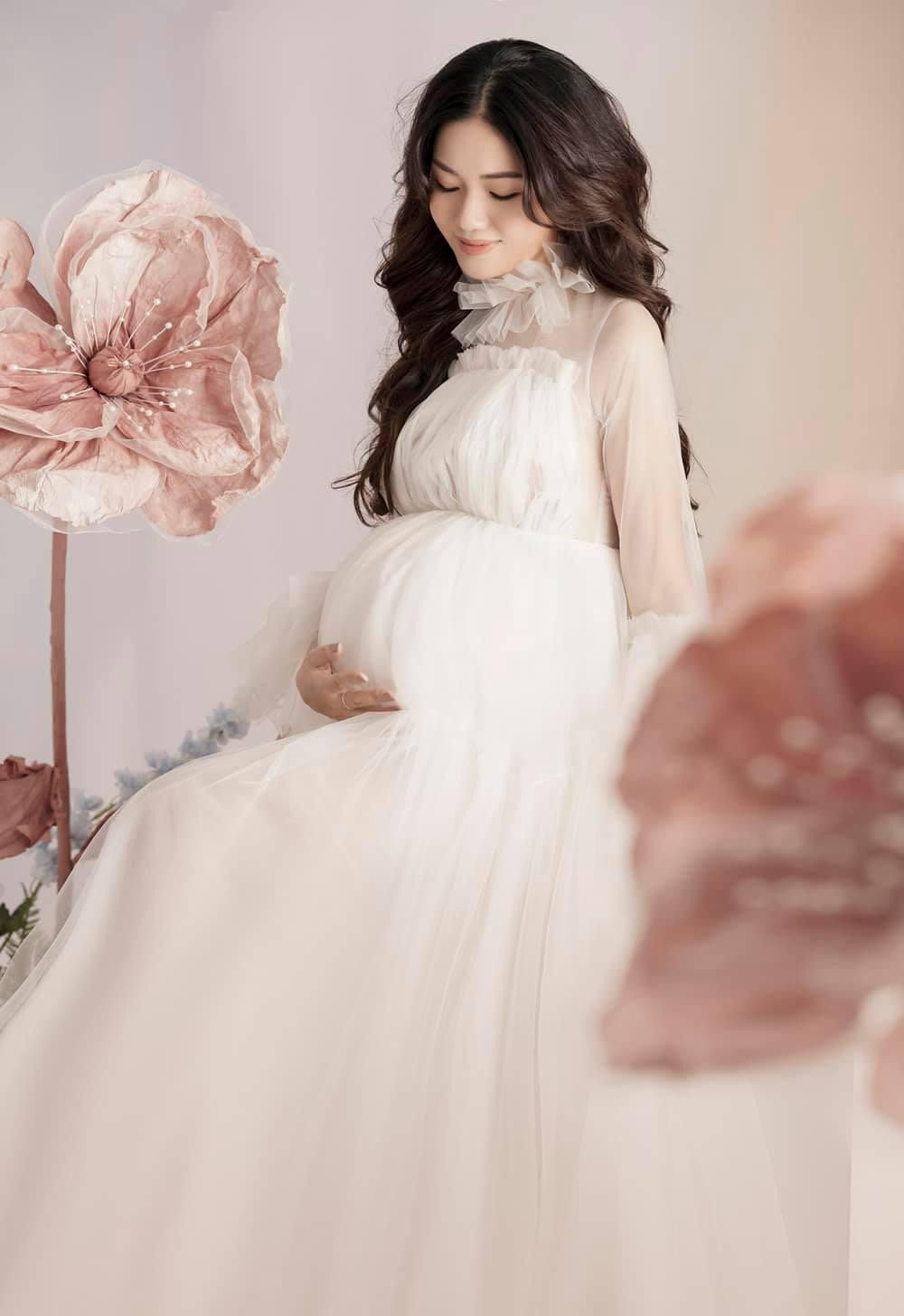 Các fans trầm trồ vì nhan sắc xinh đẹp của Thanh Tú dù cô chuẩn bị sinh.