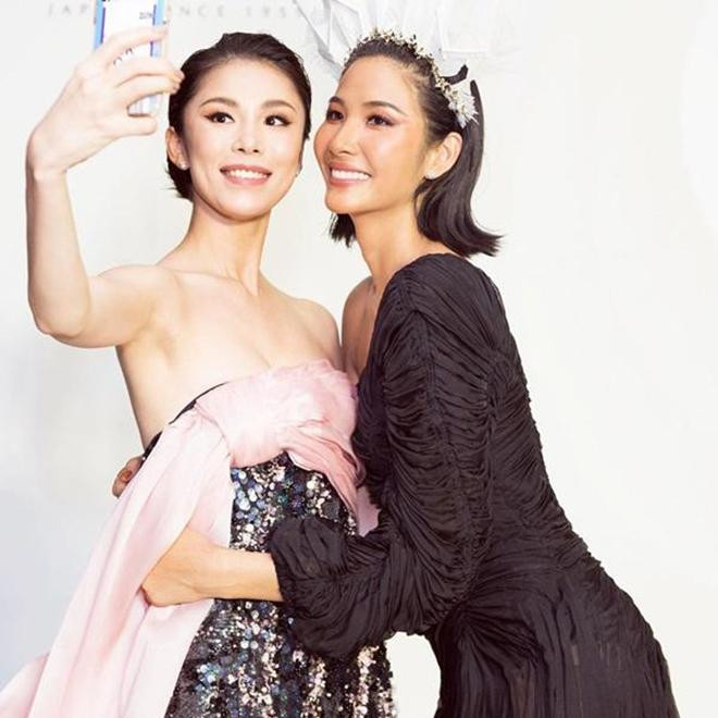 Kể từ sau Miss Universe 2008, Riyo Mori nhiều lần quay trở lại Việt Nam để tham dự sự kiện và trình diễn thời trang. Cô có mối quan hệ thân thiết với nhiều nàng hậu Việt, trong đó có Hoàng Thùy.