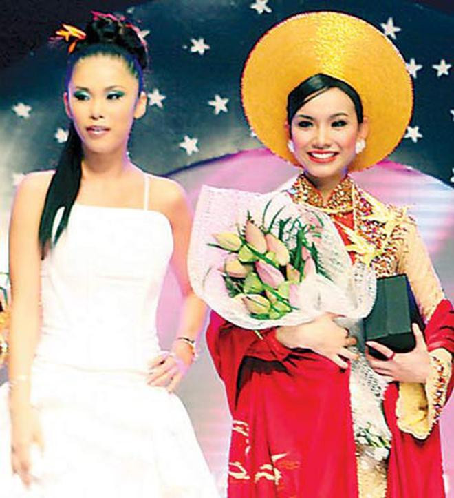 Là Miss Universe 2007 nên Hoa hậu Riyo Mori đã có nhiều dịp sang Việt Nam nhân dịp cuộc thi Miss Universe 2008 tổ chức tại nước ta. Cô cũng có dịp khoe sắc bên Hoa hậu nước chủ nhà Việt Nam khi ấy là Hoa hậu Thùy Lâm.