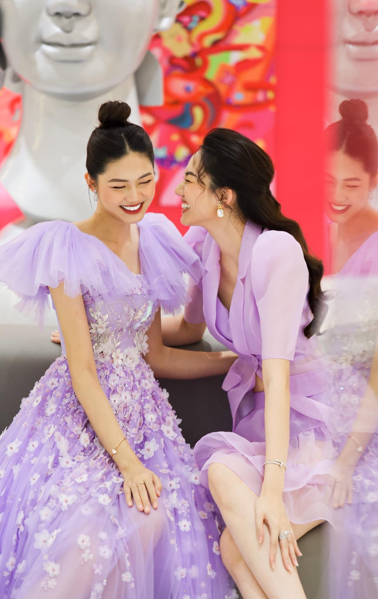 Có thể nói trong lần thứ 2 mang bầu này, Thanh Tú đã cực kỳ &apos;cao tay&apos; trong khoản ăn mặc để không lộ thông tin mang bầu.