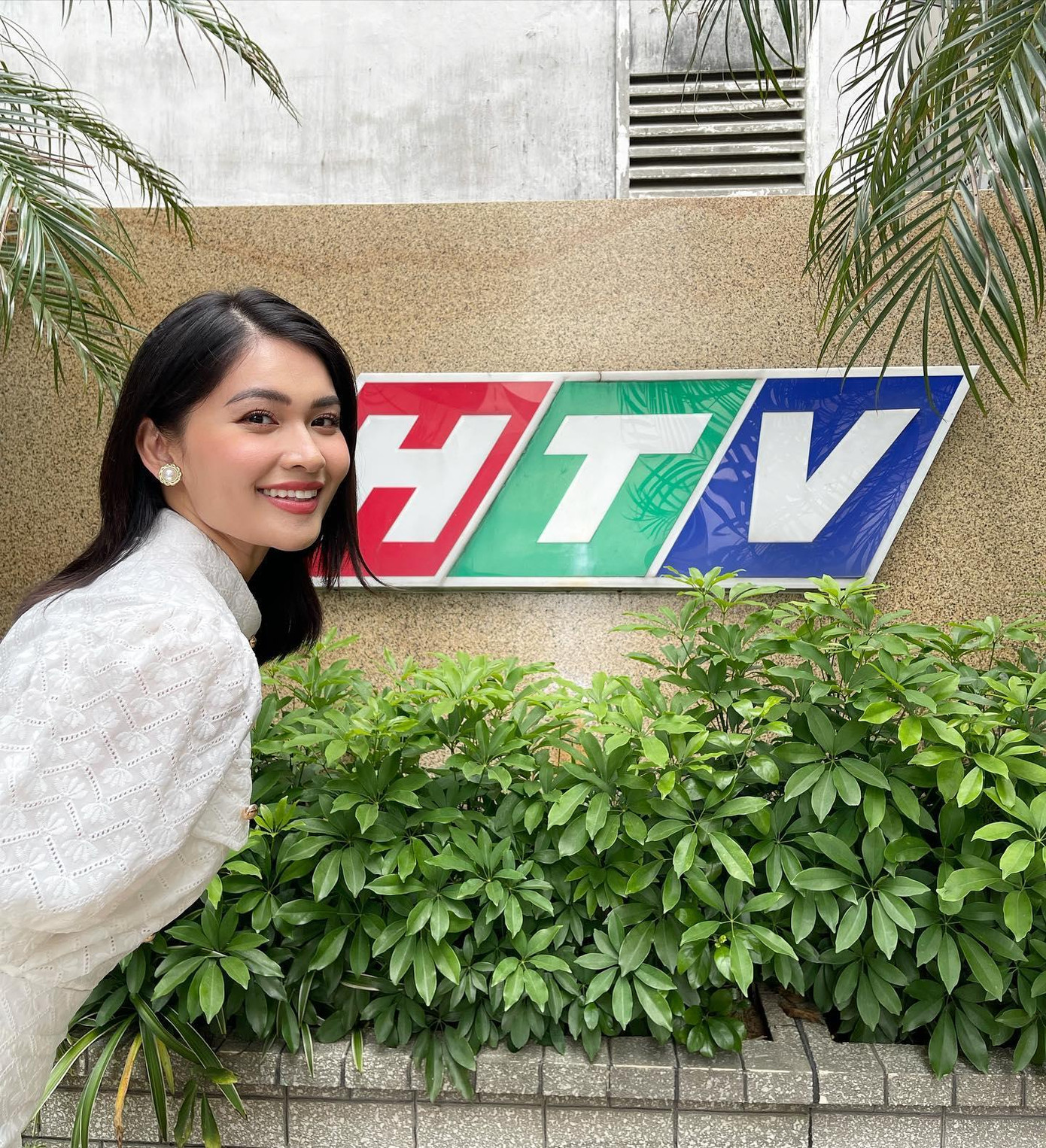 Á hậu Thùy Dung háo hức khi được đi làm trở lại sau thời gian dài nghỉ dịch.