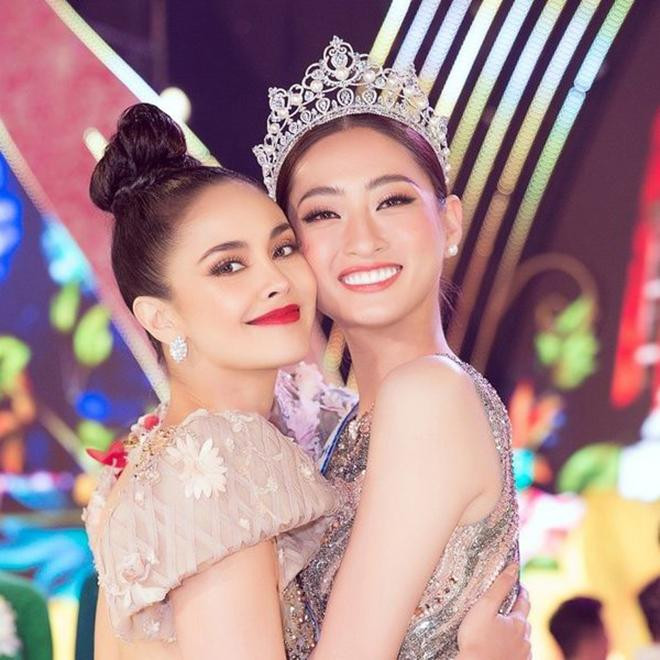 Lương Thùy Linh và Megan Young cũng có dịp đọ sắc khi cả hai trình diễn tại sự kiện chính của Festival Hoa Đà Lạt.