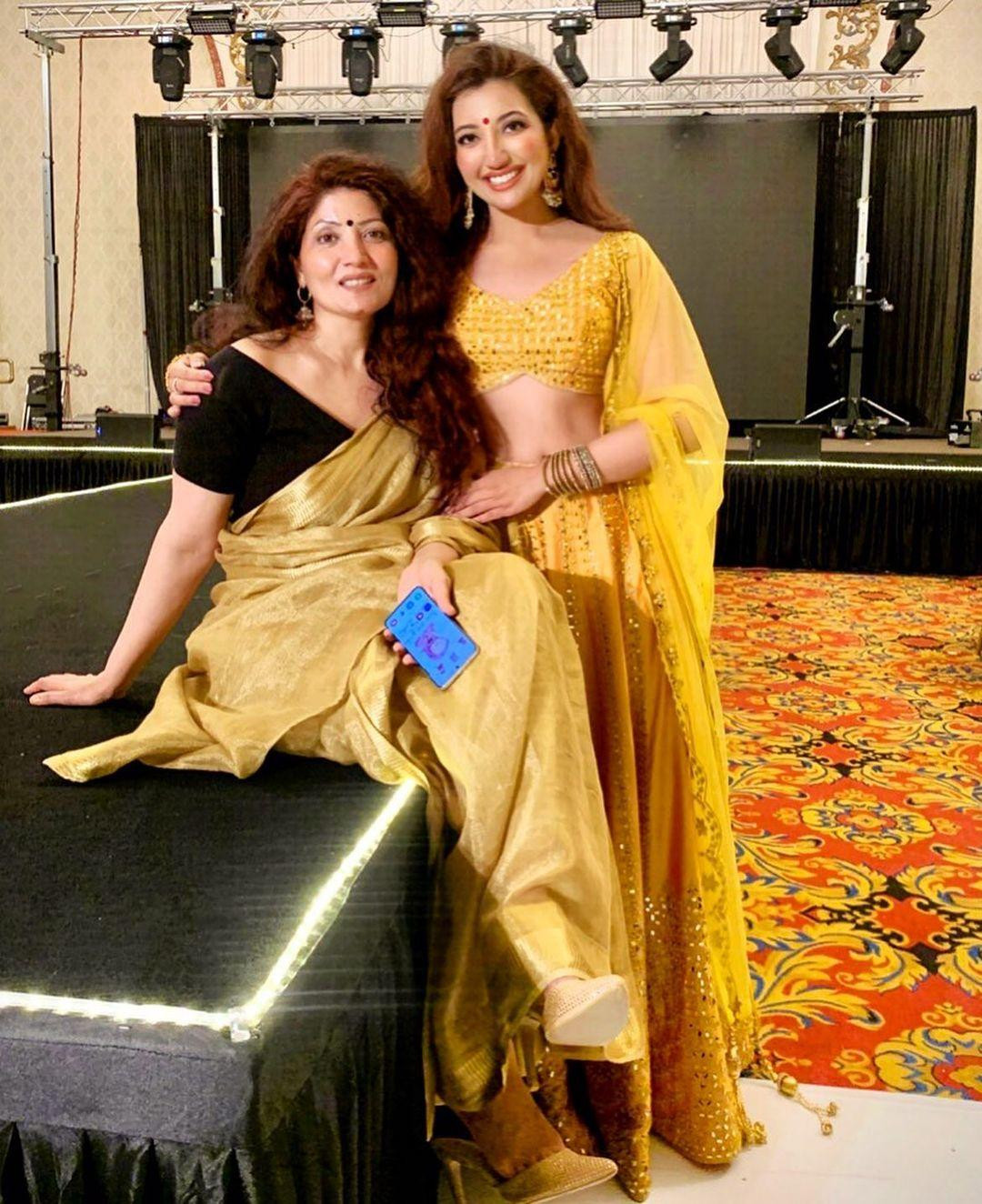 Cô cũng là người Mỹ gốc Á đầu tiên giành được danh hiệu Miss World America. Cô cũng là người Mỹ gốc Á đầu tiên giành được danh hiệu Miss World America.