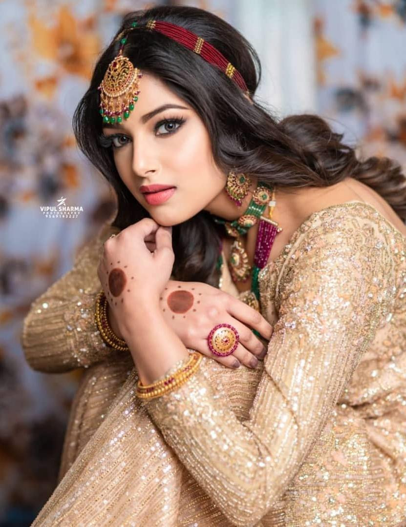 Harnaaz Sandhu hiện theo học bằng thạc sĩ quản lý công và yêu thích diễn xuất, khiêu vũ, bơi lội và cưỡi ngựa. Harnaaz Sandhu hiện theo học bằng thạc sĩ quản lý công và yêu thích diễn xuất, khiêu vũ, bơi lội và cưỡi ngựa.