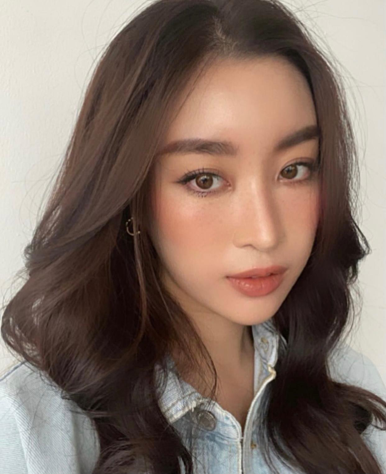 Tái xuất mạng xã hội sau nhiều tháng im ắng vì dịch bệnh, Đỗ Mỹ Linh vẫn sở hữu nhan sắc kiều diễm.