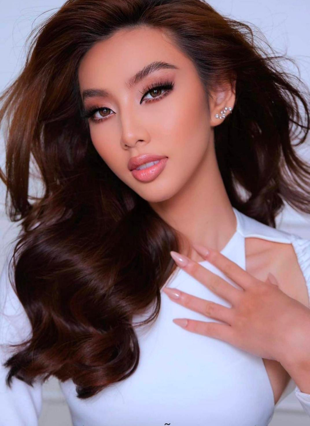 Thuỳ Tiên chăm chỉ livestream với các đàn chị như Kiều Loan, Ngọc Thảo, Phương Nga để học hỏi kinh nghiệm. Thuỳ Tiên chăm chỉ livestream với các đàn chị như Kiều Loan, Ngọc Thảo, Phương Nga để học hỏi kinh nghiệm.