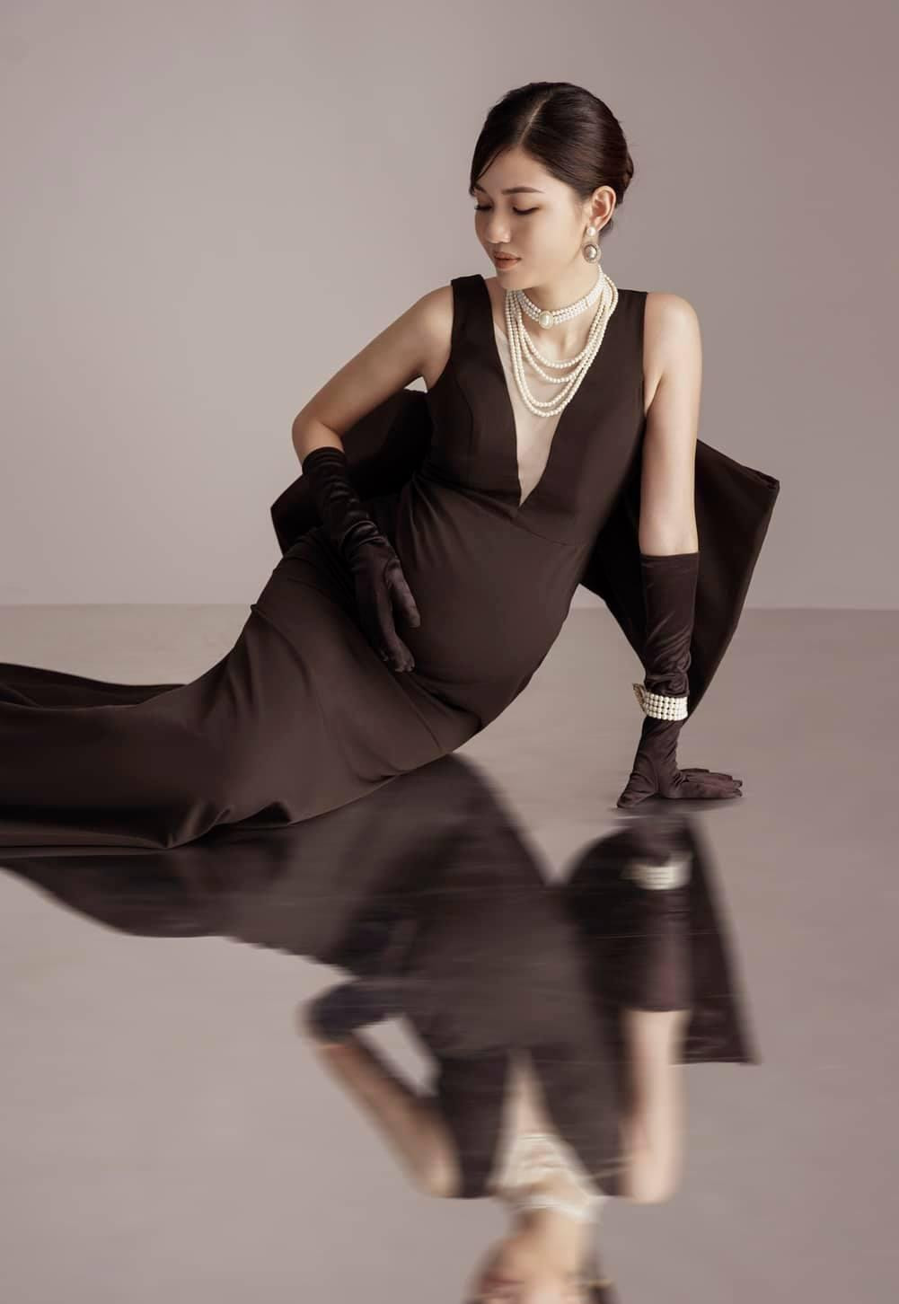 Cô vẫn đẹp kiêu sa ở tháng cuối của thai kỳ. Cô vẫn đẹp kiêu sa ở tháng cuối của thai kỳ.