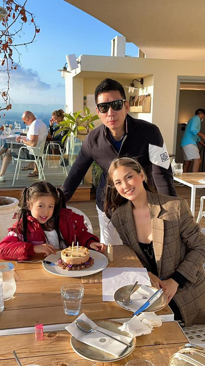 Á hậu Diễm Trang và ông xã tổ chức sinh nhật cho con gái. Á hậu Diễm Trang và ông xã tổ chức sinh nhật cho con gái.