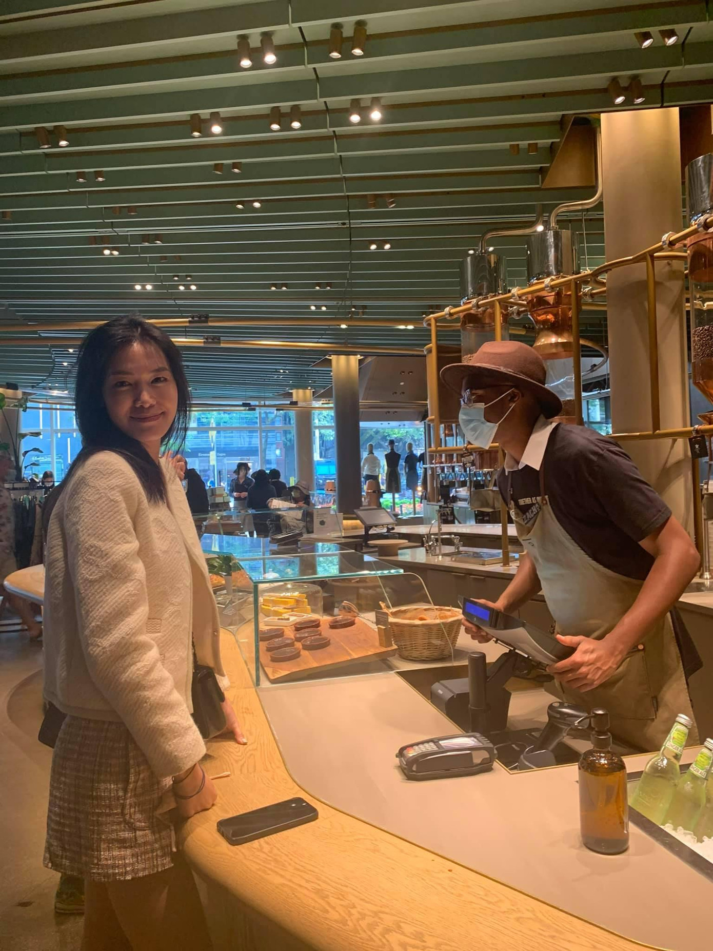 Hoa hậu Thuỳ Dung diện trang phục giản dị khi dạo chơi ở Chicago. Hoa hậu Thuỳ Dung diện trang phục giản dị khi dạo chơi ở Chicago.