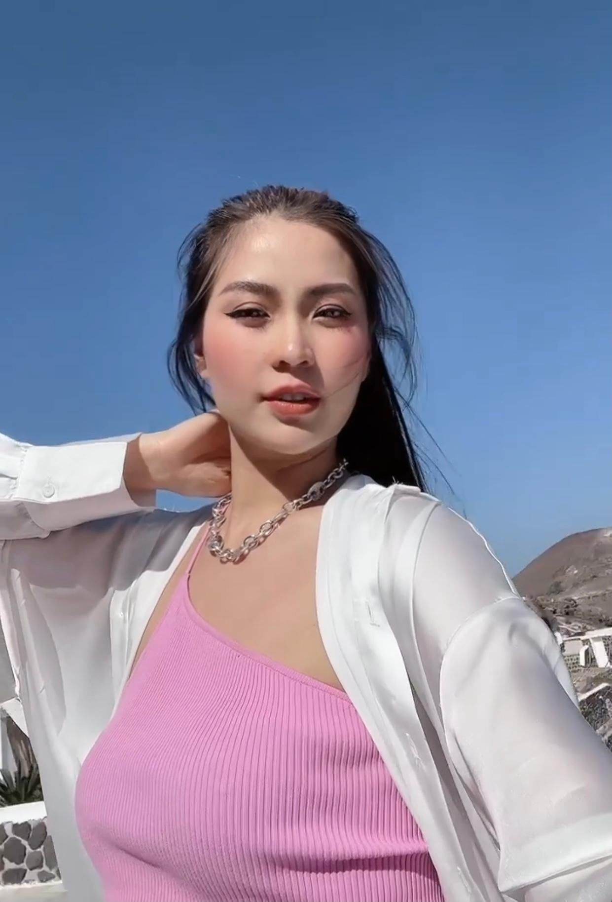 Á hậu Diễm Trang tận hưởng không khí trong lành bên trời Tây. Á hậu Diễm Trang tận hưởng không khí trong lành bên trời Tây.