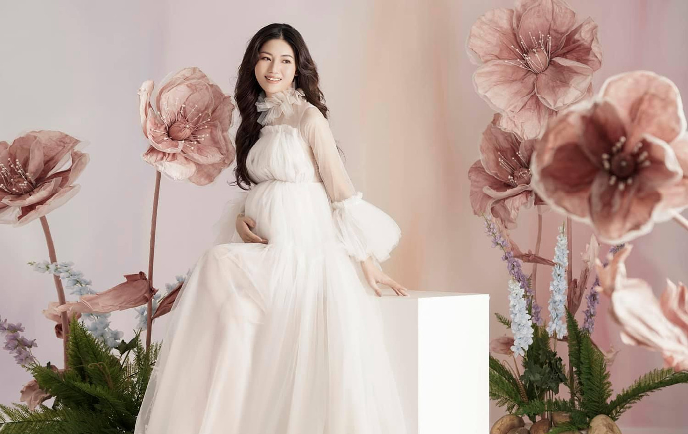 Vợ chồng Á hậu đã có một cậu con trai, vừa tròn 2 tuổi vào hồi tháng 6 vừa qua. Thỉnh thoảng Thanh Tú có chia sẻ hình ảnh con trai trên trang cá nhân, tuy nhiên cô đều giấu mặt con. Hiện tại, Thanh Tú bận rộn với công việc kinh doanh riêng của mình. Cô cho biết được ông xã rất chiều chuộng và quan tâm trong cuộc sống hàng ngày.