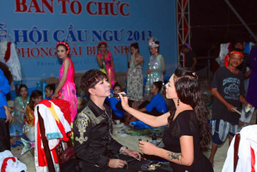 Những sự cố diễn tỉnh của sao Việt ảnh 5