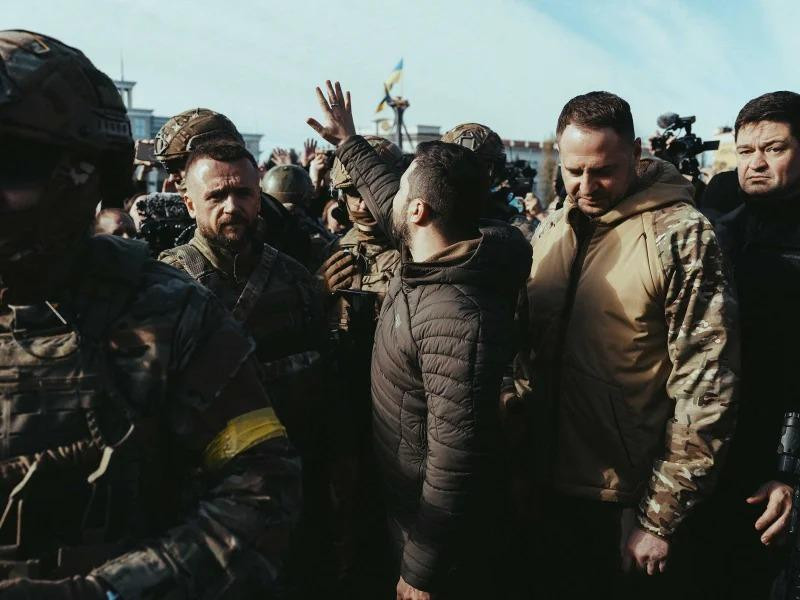 Và gặp gỡ người dân Kherson. Ảnh: Time