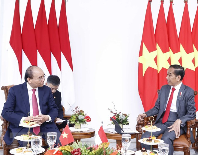 Chủ tịch nước Nguyễn Xuân Phúc gặp hẹp Tổng thống nước Cộng hòa Indonesia Joko Widodo. (Ảnh: Thống Nhất/TTXVN)