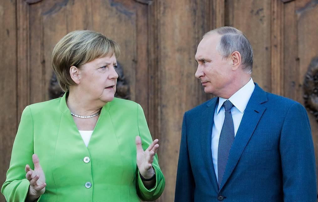 Ông Putin và bà Merkel. Ảnh: Tass