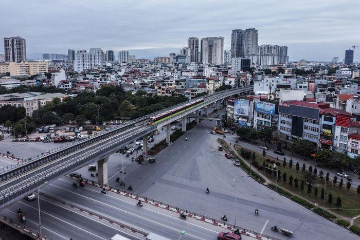 Giai đoạn 2 sẽ diễn ra ngay sau khi đánh giá hiệu suất với 5 kịch bản vận hành hạn chế ở các chế độ: Mất điện trên toàn tuyến, mất điện kéo ở một đoạn trên tuyến, mất nguồn cấp điện phụ trợ, phát hiện cháy...